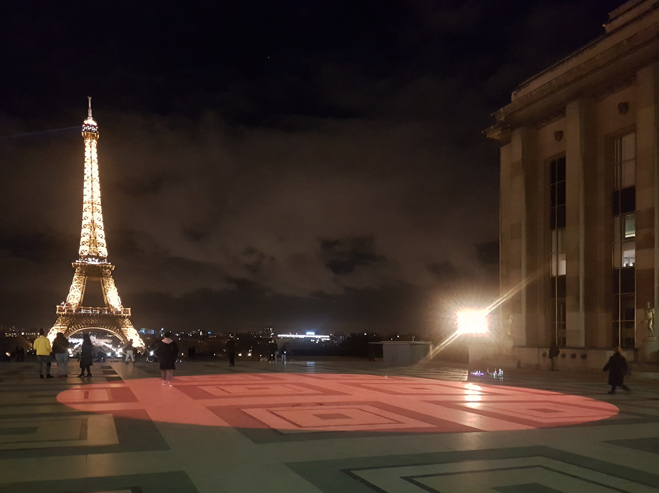 "Dans le cercle", Trocadero Paris